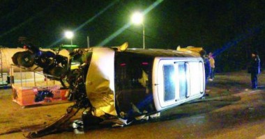 Stire din Eveniment : Autocar cu 15 pasageri la bord, implicat într-un accident rutier