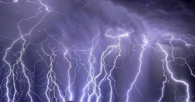 MAE, atenționare de călătorie. Românii trebuie să evite să meargă în această țară. E cod portocaliu și roșu de furtună
