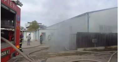Pericol de incendiu la un atelier auto de pe strada Izvor din Constanța