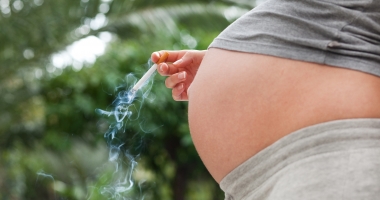 Stire din Sănătate : Gravidele fumătoare riscă să aibă copii cu probleme respiratorii