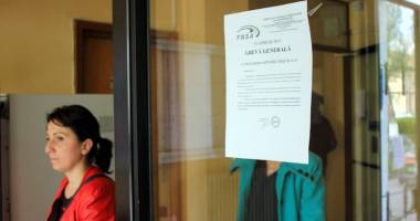 Stire din Social : Funcționarii publici ies în stradă