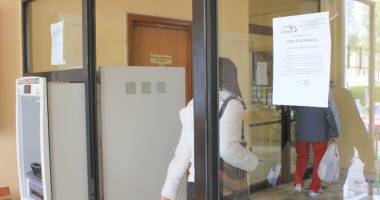 Stire din Social : Funcționarii publici spun că de vină pentru corupția din sistem sunt salariile mici