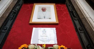 Stire din Actualitate : Funeraliile Papei vor avea loc sâmbătă la ora 11:00, ora României