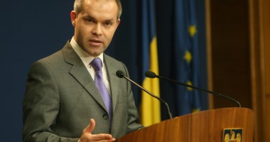 Stire din Politică-Administrație : "Mă înscriu în Partidul Mișcarea Populară, candidez la europarlamentare"