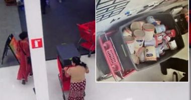Stire din Actualitate : Trei românce au fost surprinse în timp ce furau din unul dintre cele mai mari lanțuri de supermarketuri din SUA