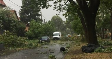 Cod Roșu de "vânt puternic, cu aspect tornadic" în Ialomița și Călărași