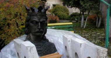 Stire din Actualitate : Statuia lui Ștefan cel Mare a fost furată. Lucrarea de bronz are 1,5 tone