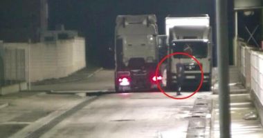 Stire din Eveniment : Cum a furat un șofer român de TIR mii de litri de motorină din camioane, în Spania