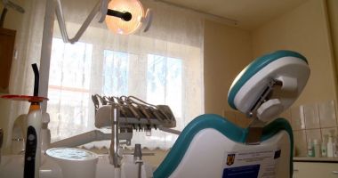 Stire din Eveniment : Fura produse din spitalul unde lucra şi le vindea unor medici stomatologi
