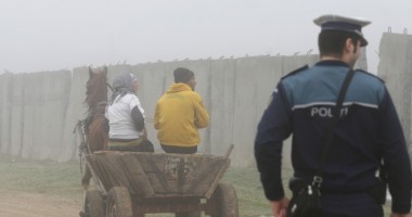 Stire din Eveniment : La țară, hoții fură până și gardurile gospodăriilor
