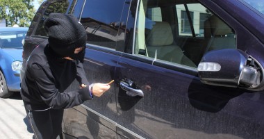 Stire din Eveniment : Se poate și la Constanța! Minor de 14 ani, băgat după gratii pentru furt din mașini
