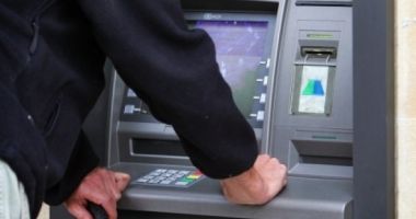 Stire din Eveniment : Doi copii români, de 18 și 11 ani, hoți de carduri în SUA