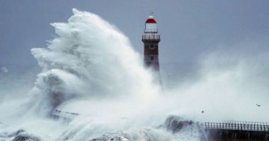Stire din Actualitate : Blackout în Marea Britanie: mii de locuințe, fără curent electric de peste o săptămână, după furtuna Arwen