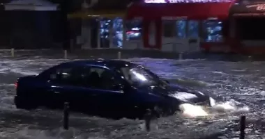 Furtuna de cod roșu a făcut prăpăd în Capitală. Un mort, inundații și haos în trafic
