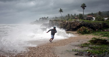 Stire din Actualitate : Furtuna tropicală Isaac devastează Haiti și Florida