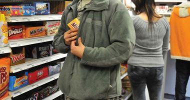 Stire din Eveniment : Dosar penal pentru un constănțean care a furat alimente dintr-un magazin