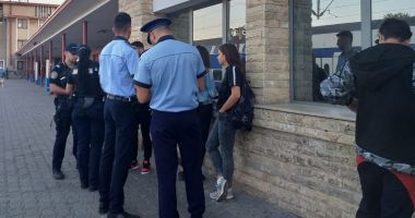 Stire din Eveniment : Furturi  și scandaluri,  în timpul verii  pe litoral.""Au fost reținute peste 500 de permise auto"