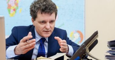 Stire din Actualitate : Nicuşor Dan şi-a luat consilier AI la Preşedinţie. "Eu, personal, îl folosesc doar pe cel al lui Google"