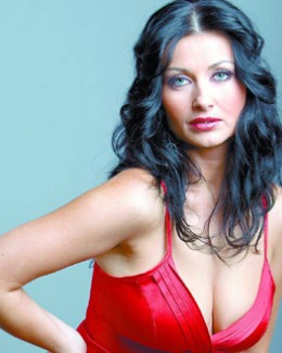 Stire din Monden : Capatos o jignește pe Gabi Cristea: "O PLAYBOY-istă bătrână!"