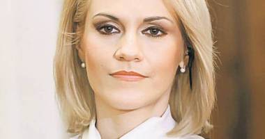 Stire din Politică-Administrație : "Nu e normal să se ceară demisia premierului înainte ca acesta să-și prezinte poziția în fața Justiției"