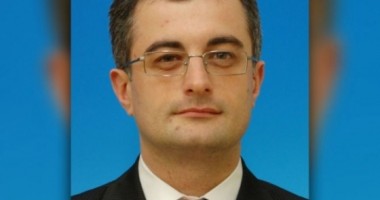 Stire din Politică-Administrație : Plenul Camerei a luat act de demisia lui Gabriel Andronache din PDL