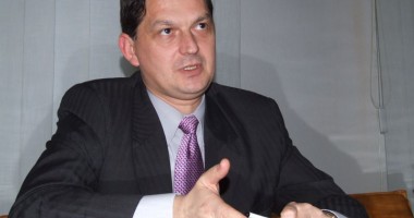 Stire din Politică-Administrație : Ministrul Gabriel Berca spune că salariile ar putea fi reîntregite din luna iulie