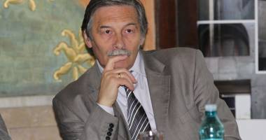 Stire din Cultură-Educație : Cum a redevenit Gabriel Custurea director al Muzeului de Istorie