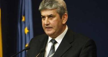 Stire din Eveniment : Gabriel Oprea cere ca deszăpezirea drumurilor naționale și județene să fie o prioritate