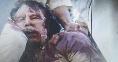 Stire din Actualitate : Gaddafi a încercat să se salveze oferind aur și bani combatanților