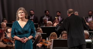 Stire din Cultură-Educație : „Gala Anului Nou 2022” primul eveniment la Teatrul „Oleg Danovski”