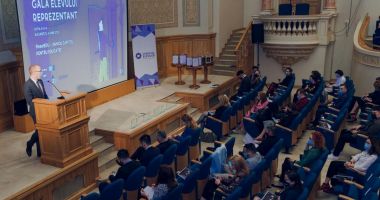 Stire din Cultură-Educație : Consiliul Național al Elevilor invită comunitatea să nominalizeze profesorii de 10 și elevii implicați