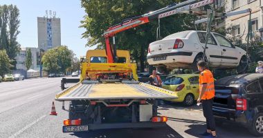 GALERIE FOTO. A început ridicarea maşinilor abandonate pe străzile din Constanţa - 2
