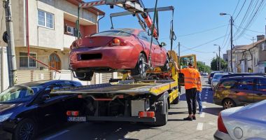 GALERIE FOTO. A început ridicarea maşinilor abandonate pe străzile din Constanţa - 5