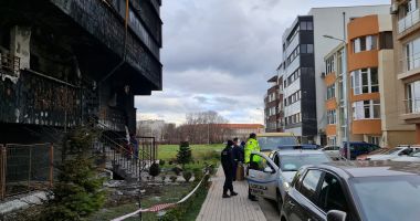 GALERIE FOTO. Au început demersurile pentru refacerea instalaţiilor la blocul afectat de incendiu - 6