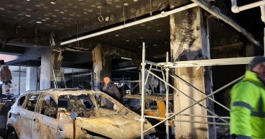 GALERIE FOTO. Au început demersurile pentru refacerea instalaţiilor la blocul afectat de incendiu - 8