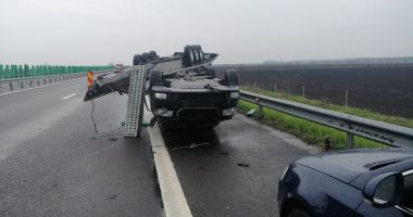 GALERIE FOTO. Accident pe Autostrada Soarelui. O remorcă încărcată cu două autoturisme s-a răsturnat - 3