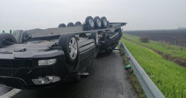 GALERIE FOTO. Accident pe Autostrada Soarelui. O remorcă încărcată cu două autoturisme s-a răsturnat - 4