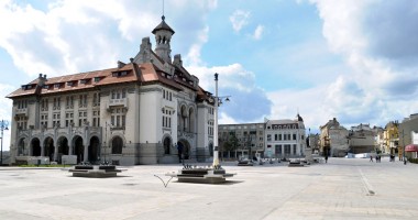 Stire din Social : Cum arată peninsula, la un an  de la începerea lucrărilor de reabilitare a străzilor