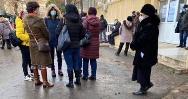 GALERIE FOTO / Vaccinurile anti-COVID, epuizate, la Constanţa - 3