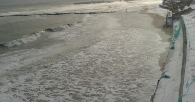 Galerie foto / Spectaculos. Marea Neagră a înghițit plaja de la Eforie - 6