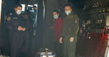 Galerie foto / 14 medici și asistenți români au plecat la Milano, în sprijinul personalului medical italian - 3