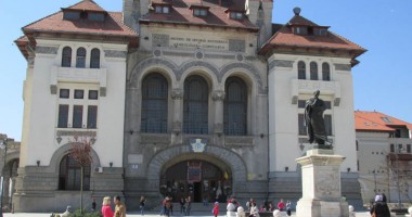 Stire din Social : GALERIE FOTO / Piața Ovidiu, restaurată complet. CUM ARATĂ CENTRUL ISTORIC AL CONSTANȚEI