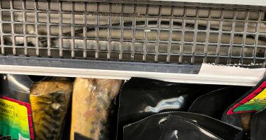 GALERIE VIDEO-FOTO. Mizerie de nedescris, descoperită de comisarii OPC în două supermarketuri din Constanţa - 2