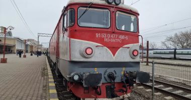 Stire din Eveniment : Caz șocant în Gara Constanța. Femeie acroșată de tren, transportată la spital