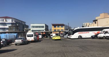 Mizerie, peroane cu iz de bodegă, maidanezi, trotuare sparte - autogările Constanței - 2