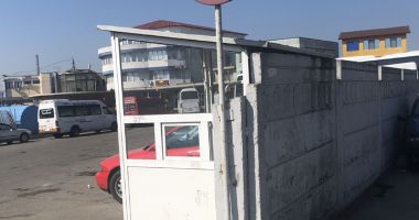 Mizerie, peroane cu iz de bodegă, maidanezi, trotuare sparte - autogările Constanței - 3