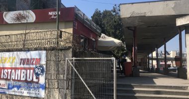 Mizerie, peroane cu iz de bodegă, maidanezi, trotuare sparte - autogările Constanței - 5