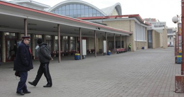Stire din Economie : CFR-iștii au blocat trenurile, Fenechiu promite "capul vinovaților", iar Ponta își cere scuze
