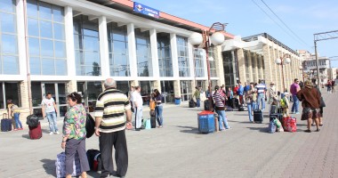 Stire din Economie : 20.800 de pasageri au ales călătoria cu trenul spre/dinspre litoral, în week-end