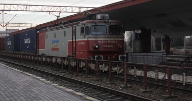 Stire din Economie : CFR / Călătorii află online când pleacă trenul din gară